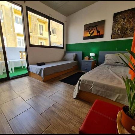 Room 6- Private Room With Private Terrace, Private Bathroom, Ac And Wifi 슬리에마 외부 사진